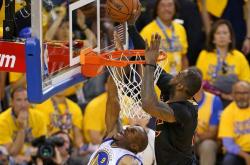 麻将胡了-库里前大腿：詹姆斯(sī)长久(jiǔ)在传承(chéng)火炬(jù)！他依(yī)旧能用球商统治比赛！