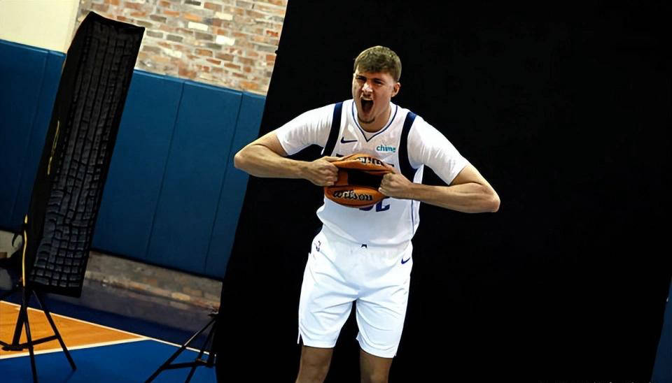 独行侠新秀库珀-弗拉格：争取年度最佳新秀，尊崇乔丹