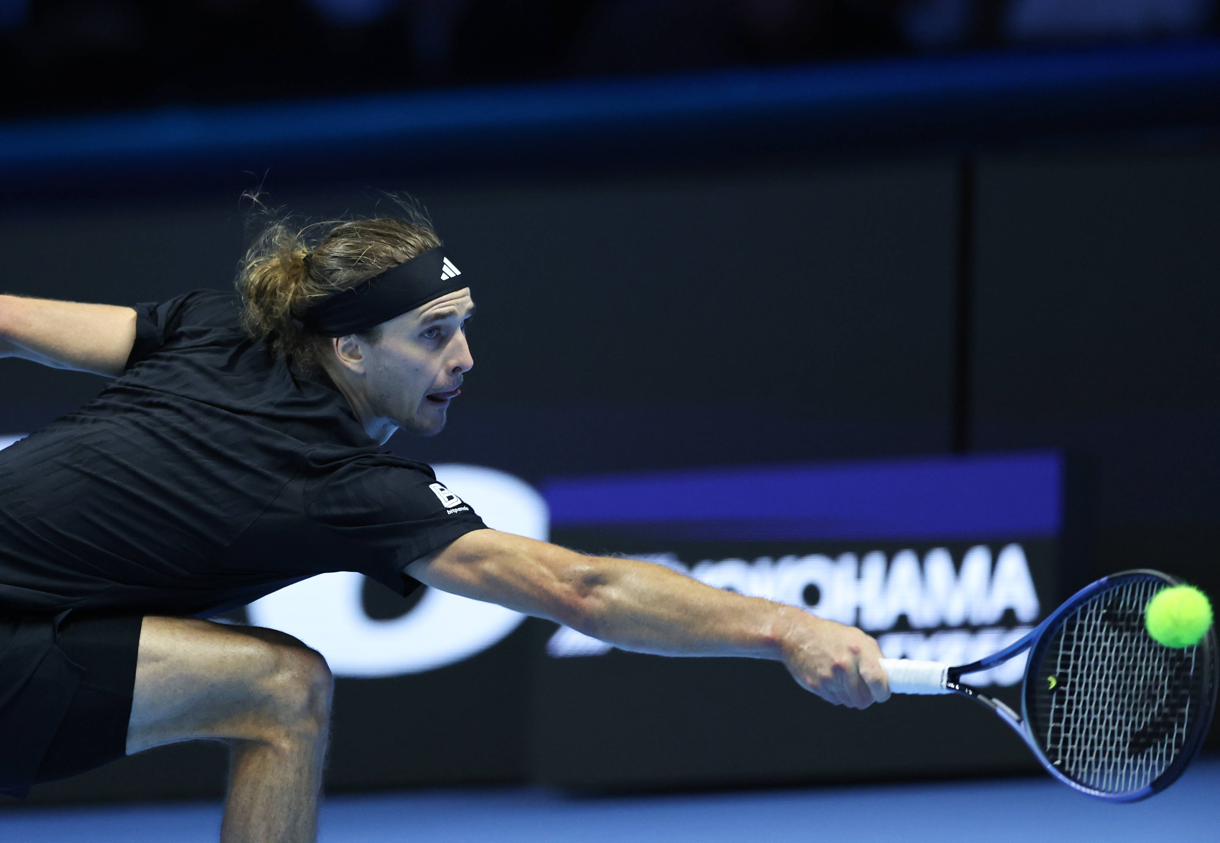 （体育）网球——ATP年终总决赛：奥热-阿利亚西姆胜兹韦列夫