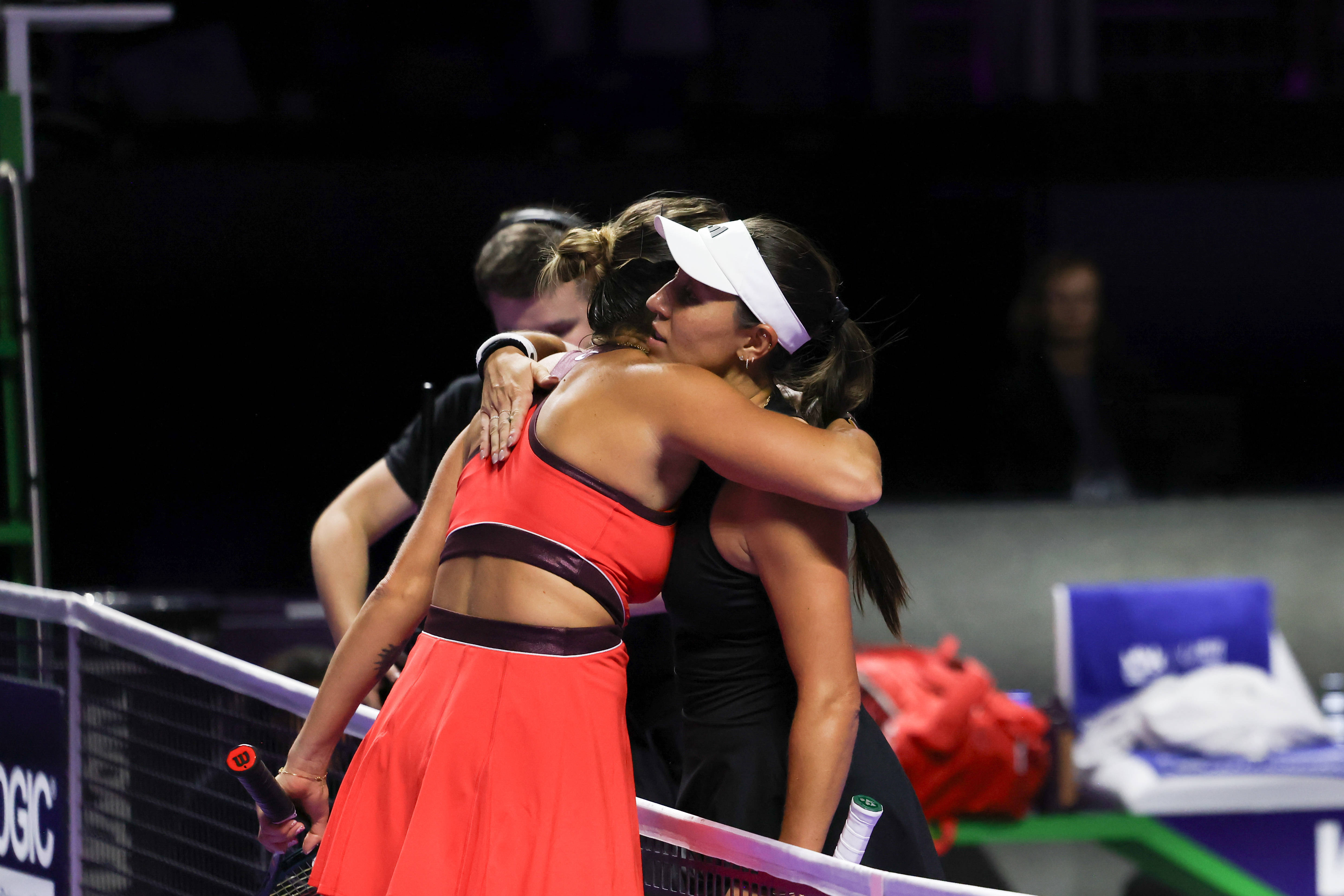 （体育）网球——WTA年终总决赛：萨巴伦卡胜佩古拉