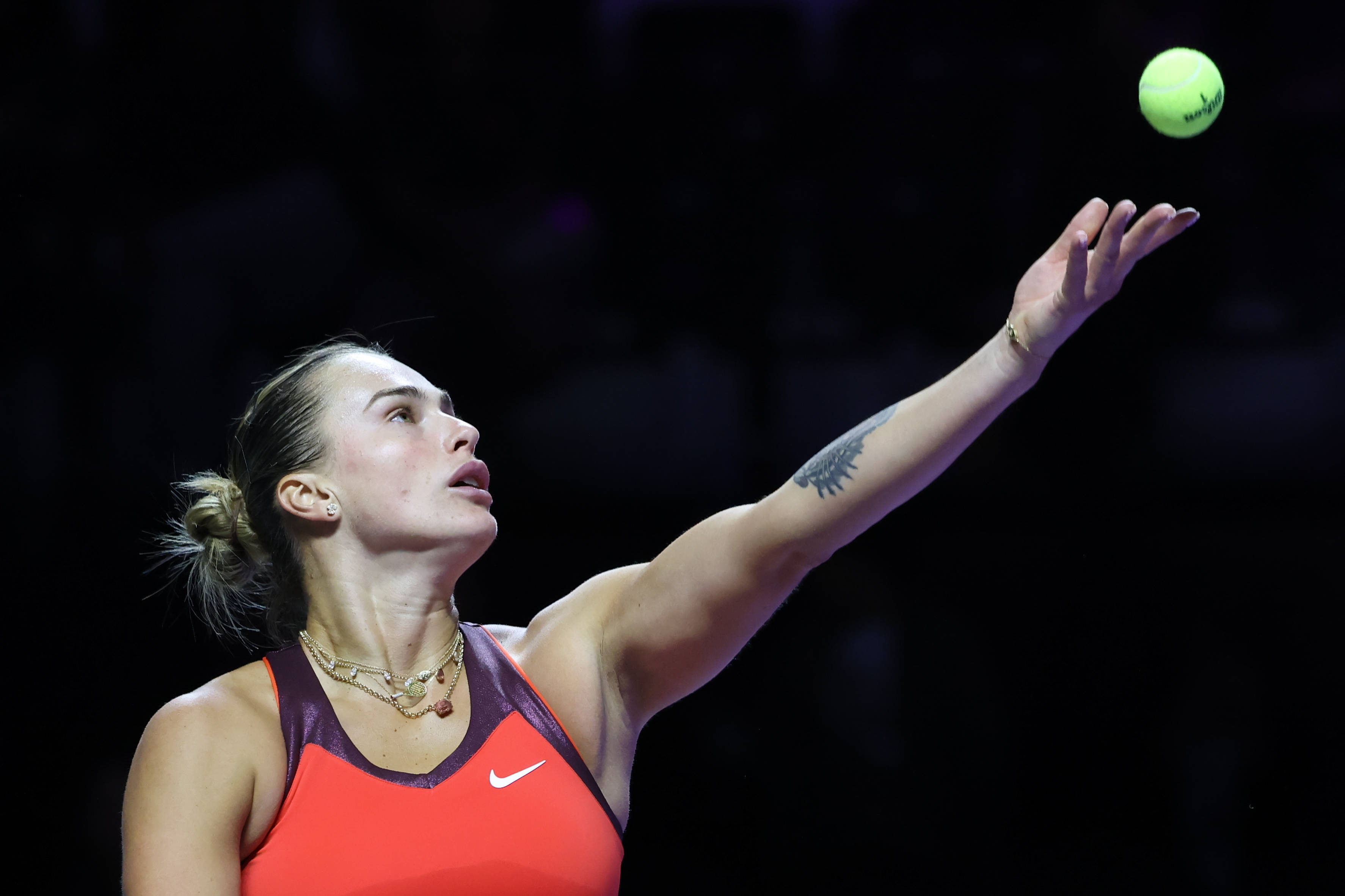 （体育）网球——WTA年终总决赛：萨巴伦卡胜佩古拉