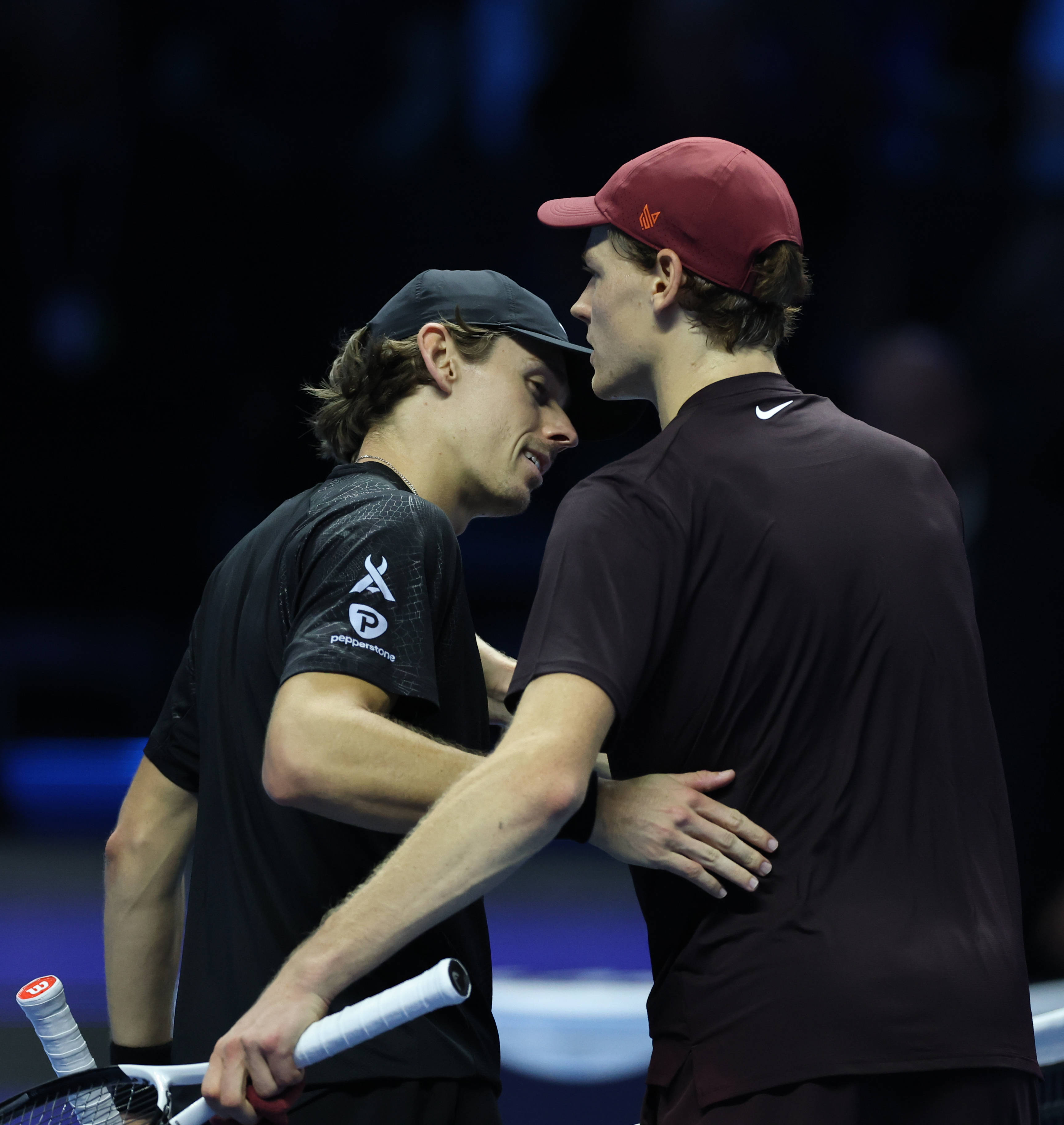 （体育）网球——ATP年终总决赛半决赛：辛纳胜德米纳尔