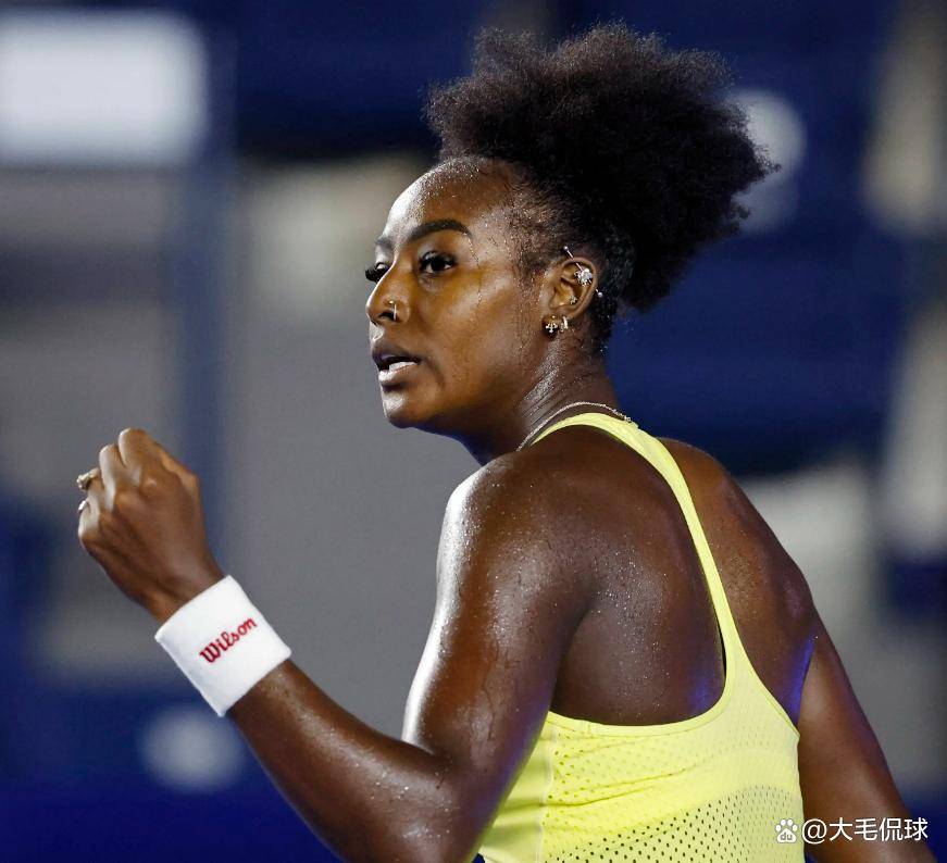 网球女单16强诞生，郑钦文硬抗17个破发点，王欣瑜遗憾淘汰