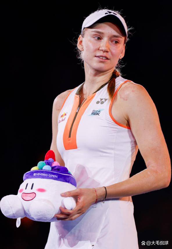 网球女单16强诞生，郑钦文硬抗17个破发点，王欣瑜遗憾淘汰