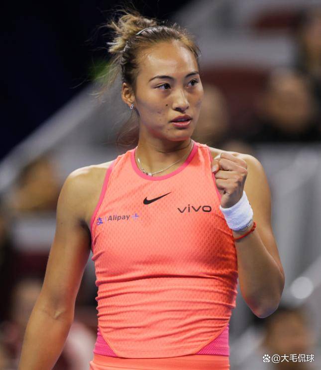 网球女单16强诞生，郑钦文硬抗17个破发点，王欣瑜遗憾淘汰